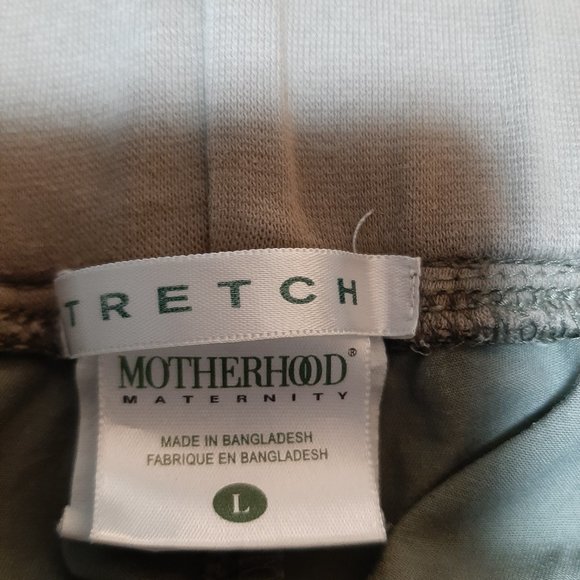 💜3/$15💜Khaki maternity Shorts - Picture 2 of 3